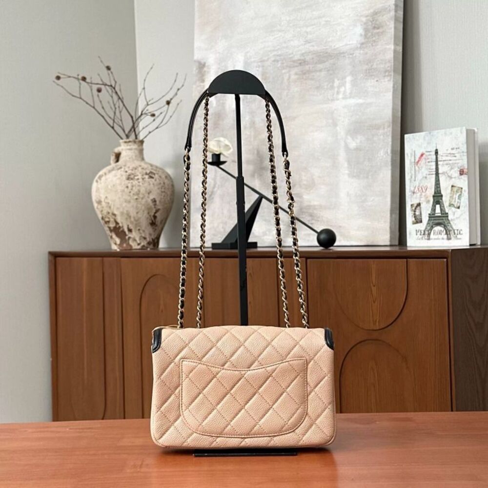 Chanel Women Pre-Loved Bag Very Good Condition - Picture 3 of 6